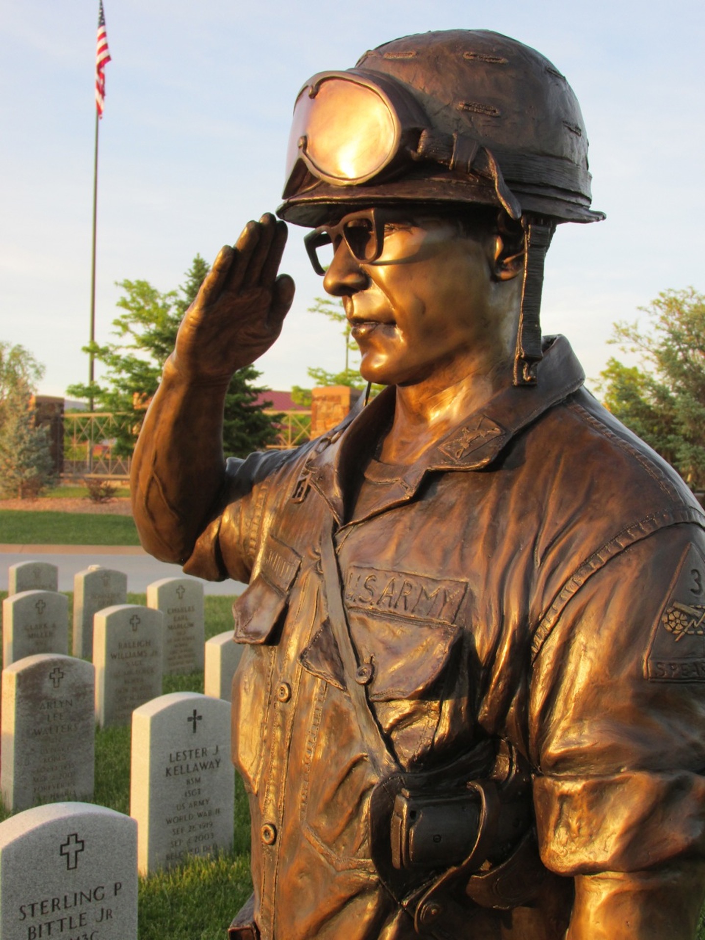 Shaffer Bronze - Human Figure "Saluting Soldier 1"
